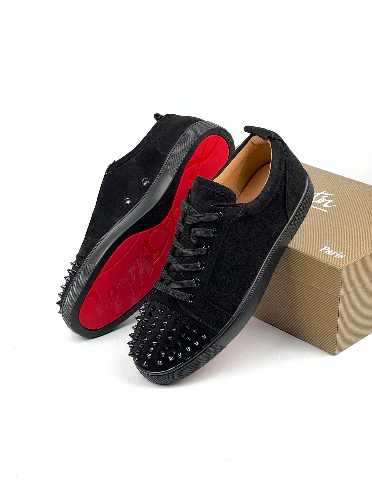 Louboutin Черно кадифе