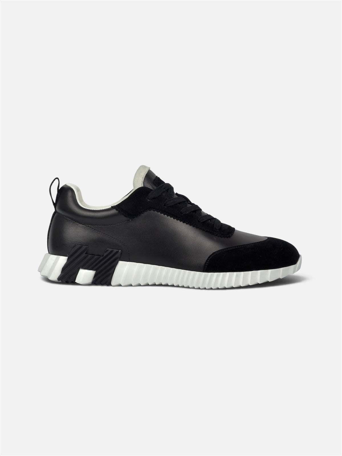 Bouncing Sneaker