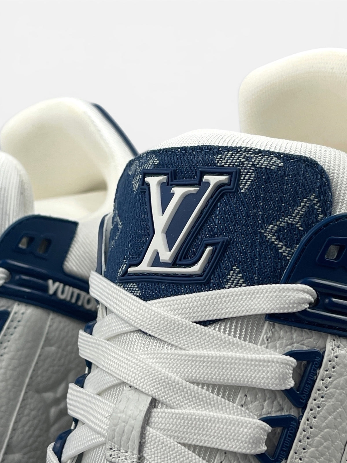 LV TRAINER