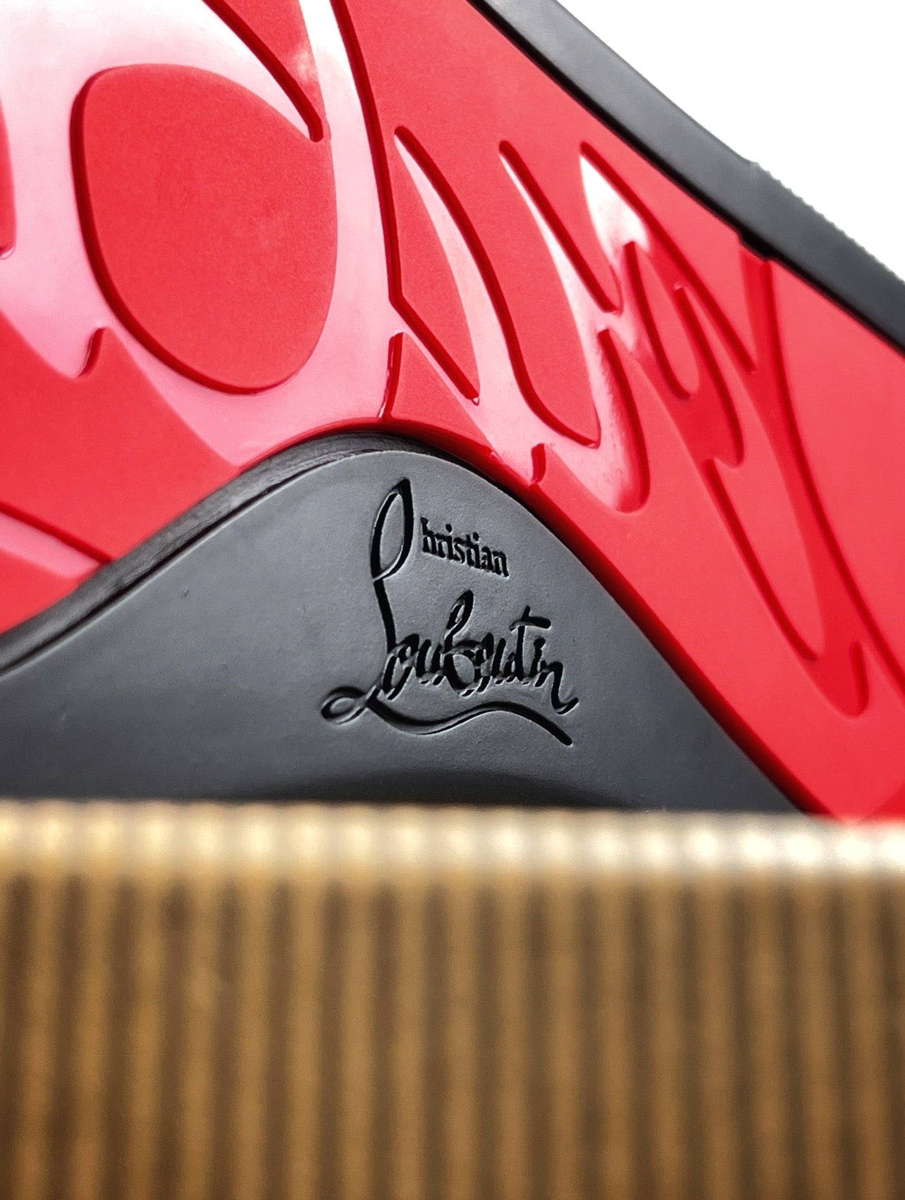 Louboutin Черно кадифе