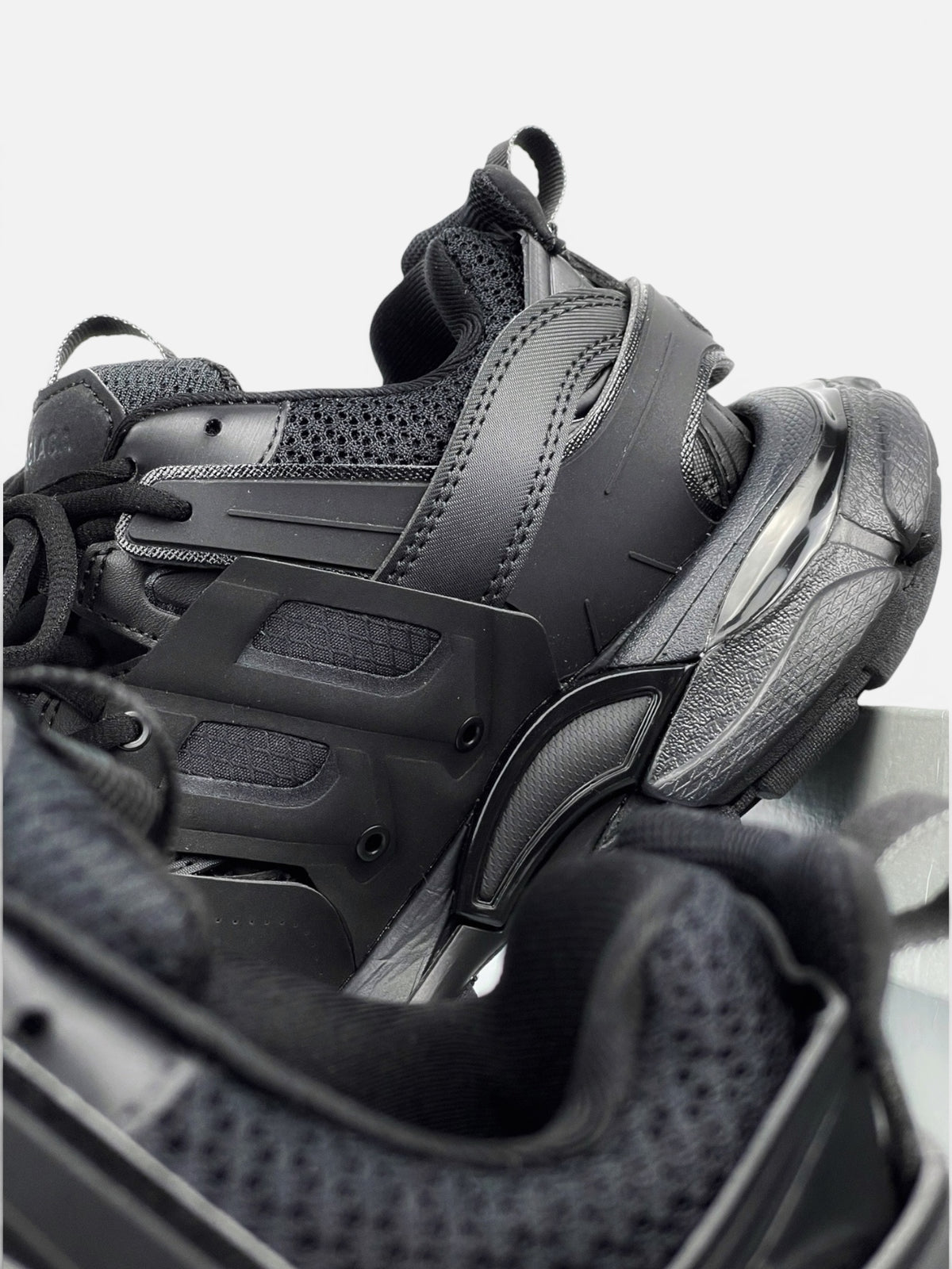 BALENCIAGA TRACK