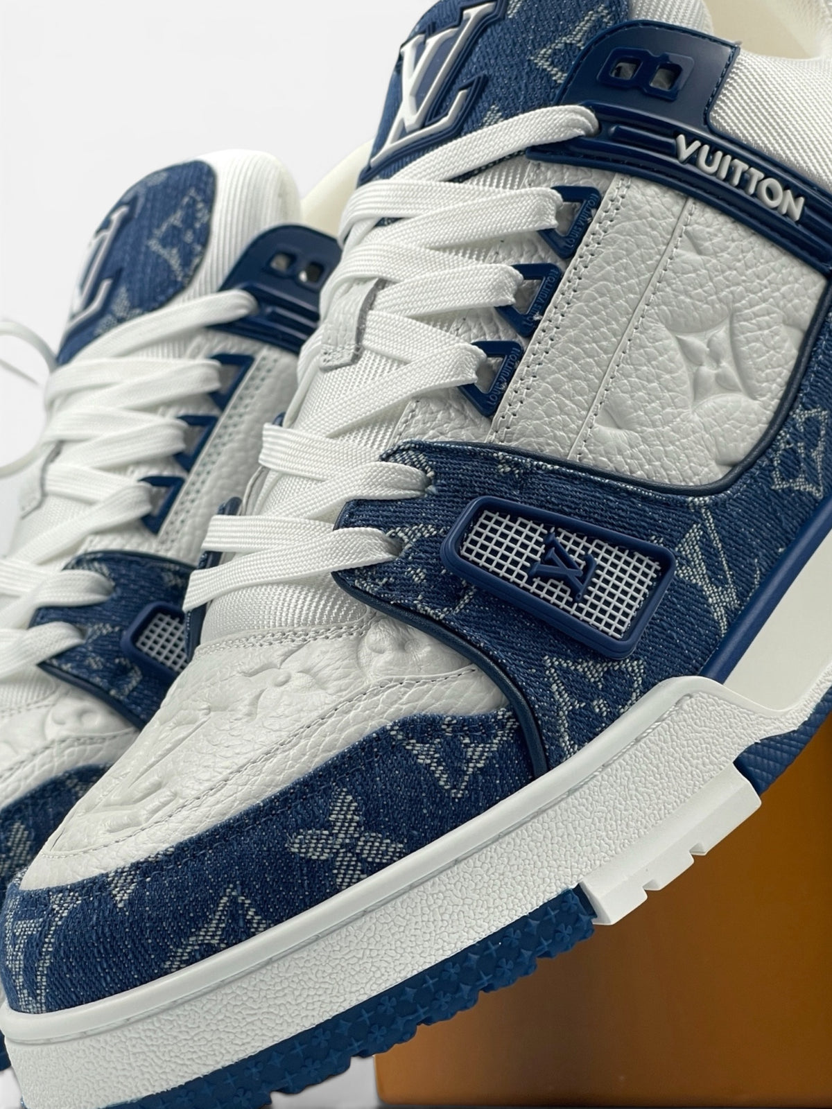LV TRAINER