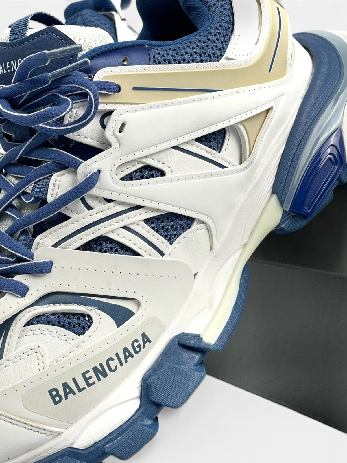 BALENCIAGA TRACK