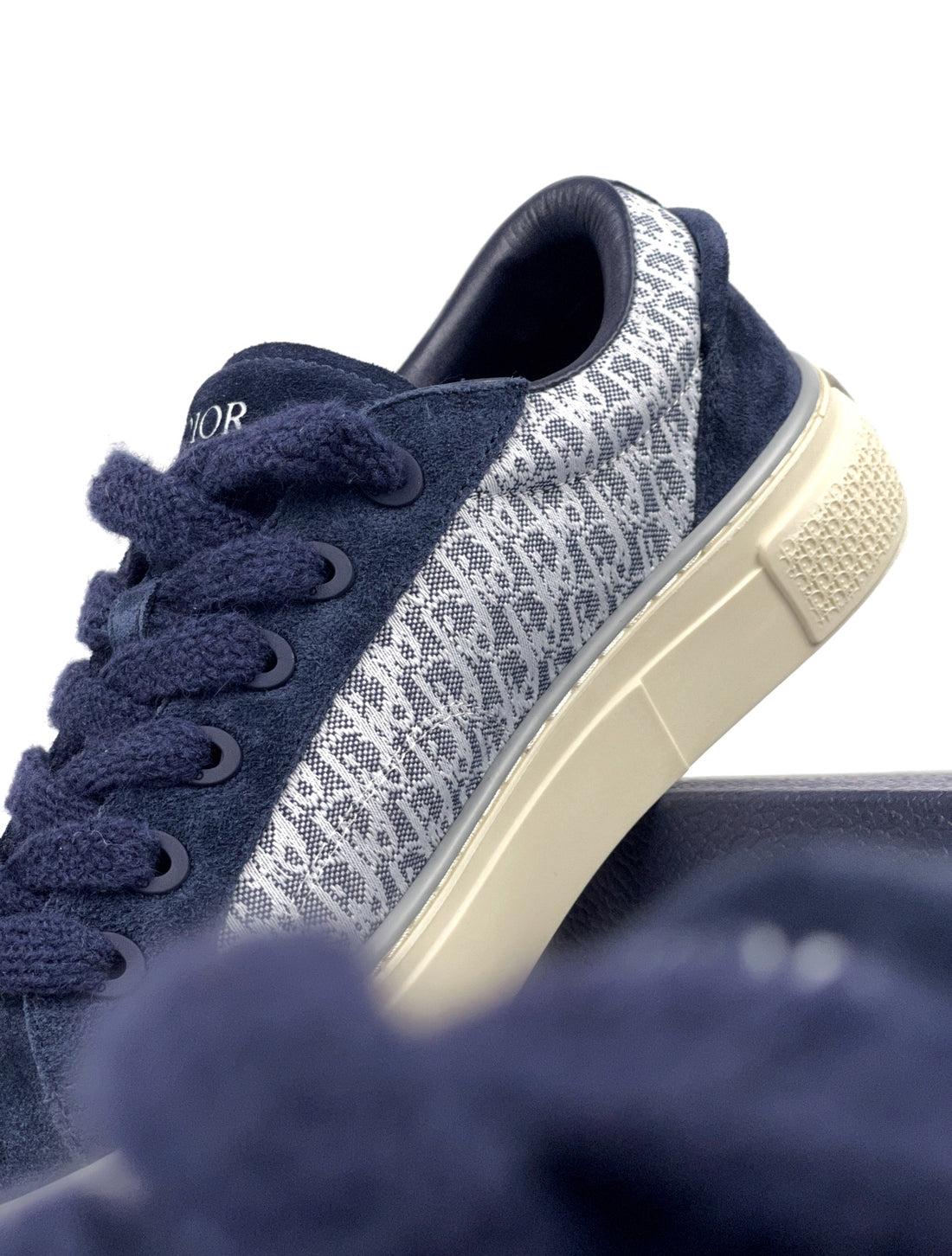 Dior B33