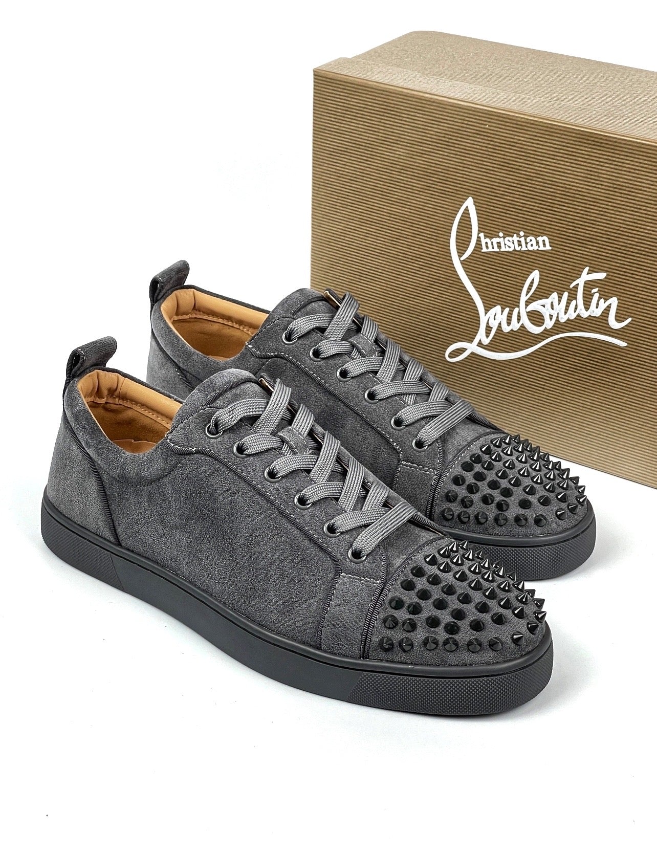 LOUBOUTIN КАДИФЕ СИВ