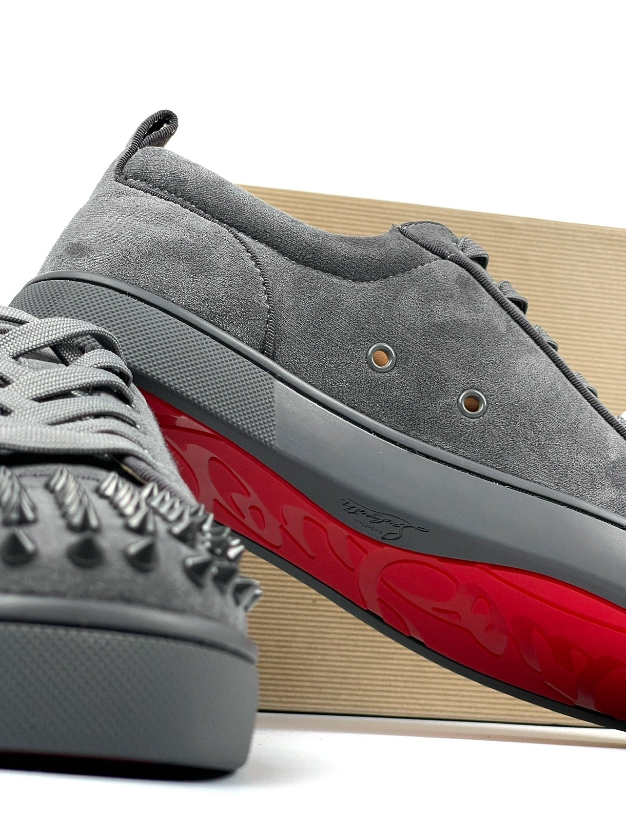 LOUBOUTIN КАДИФЕ СИВ