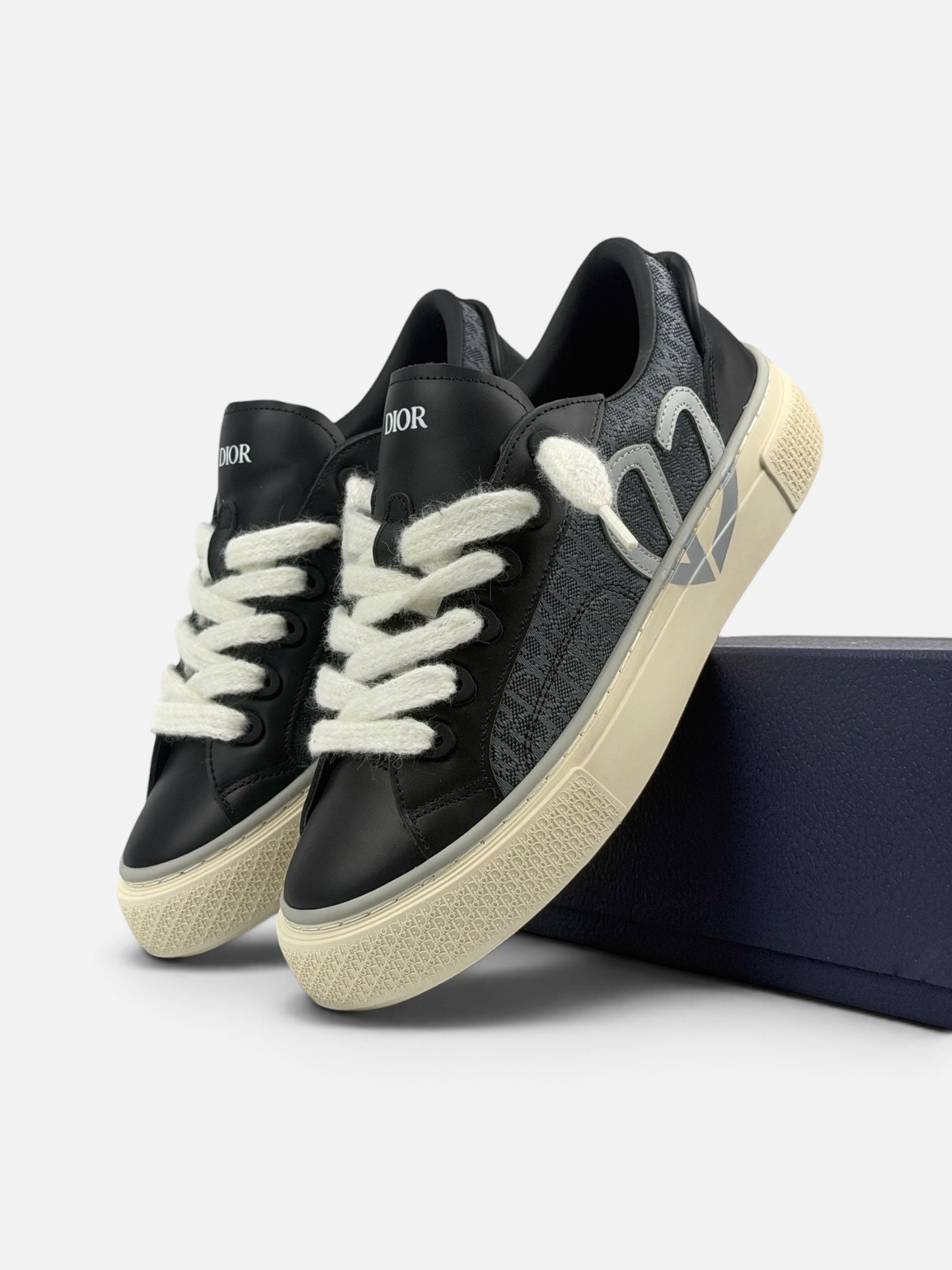 Dior B33