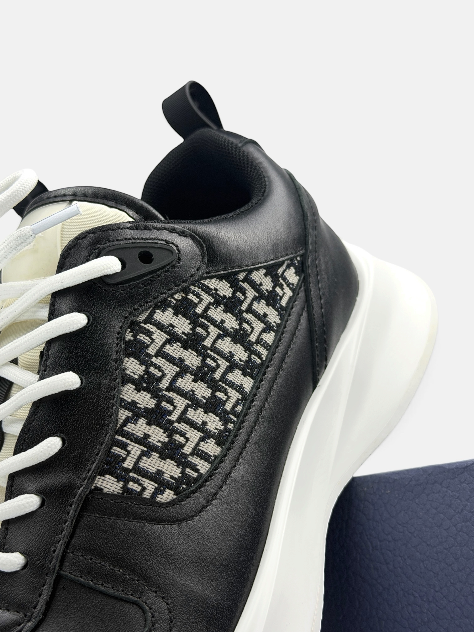 Dior B25