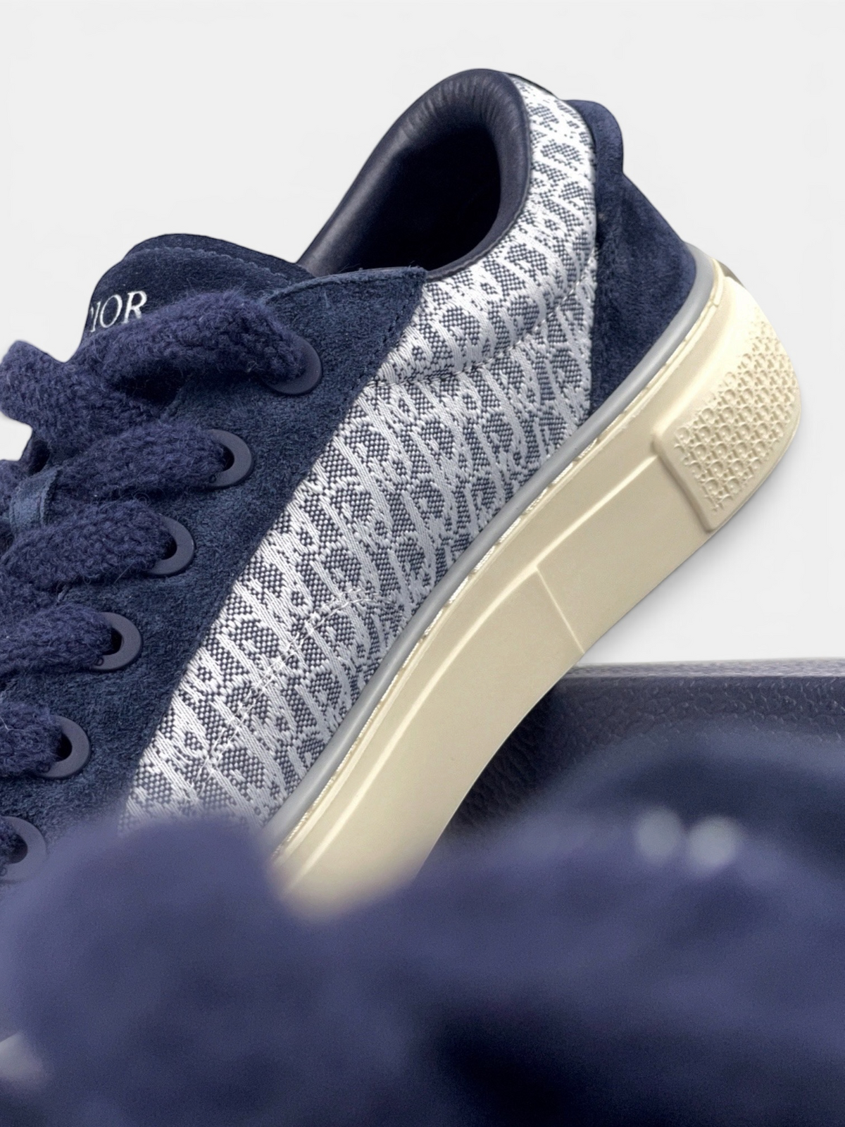 Dior B33