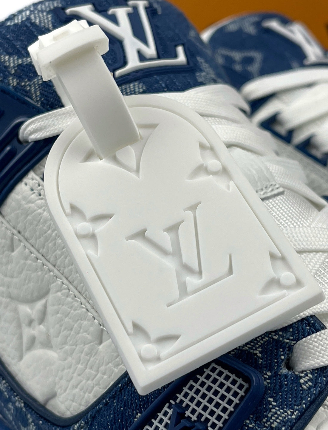 LV TRAINER