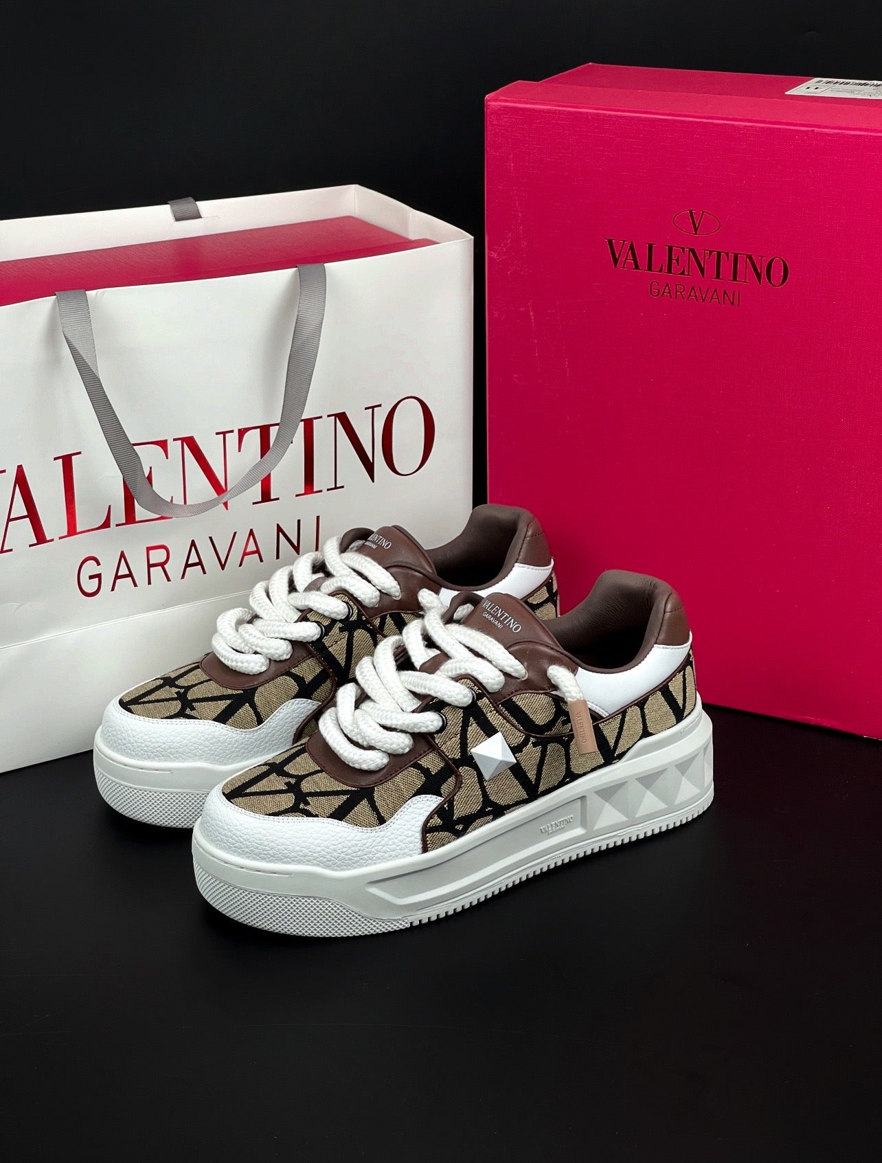 Valentino One Stud