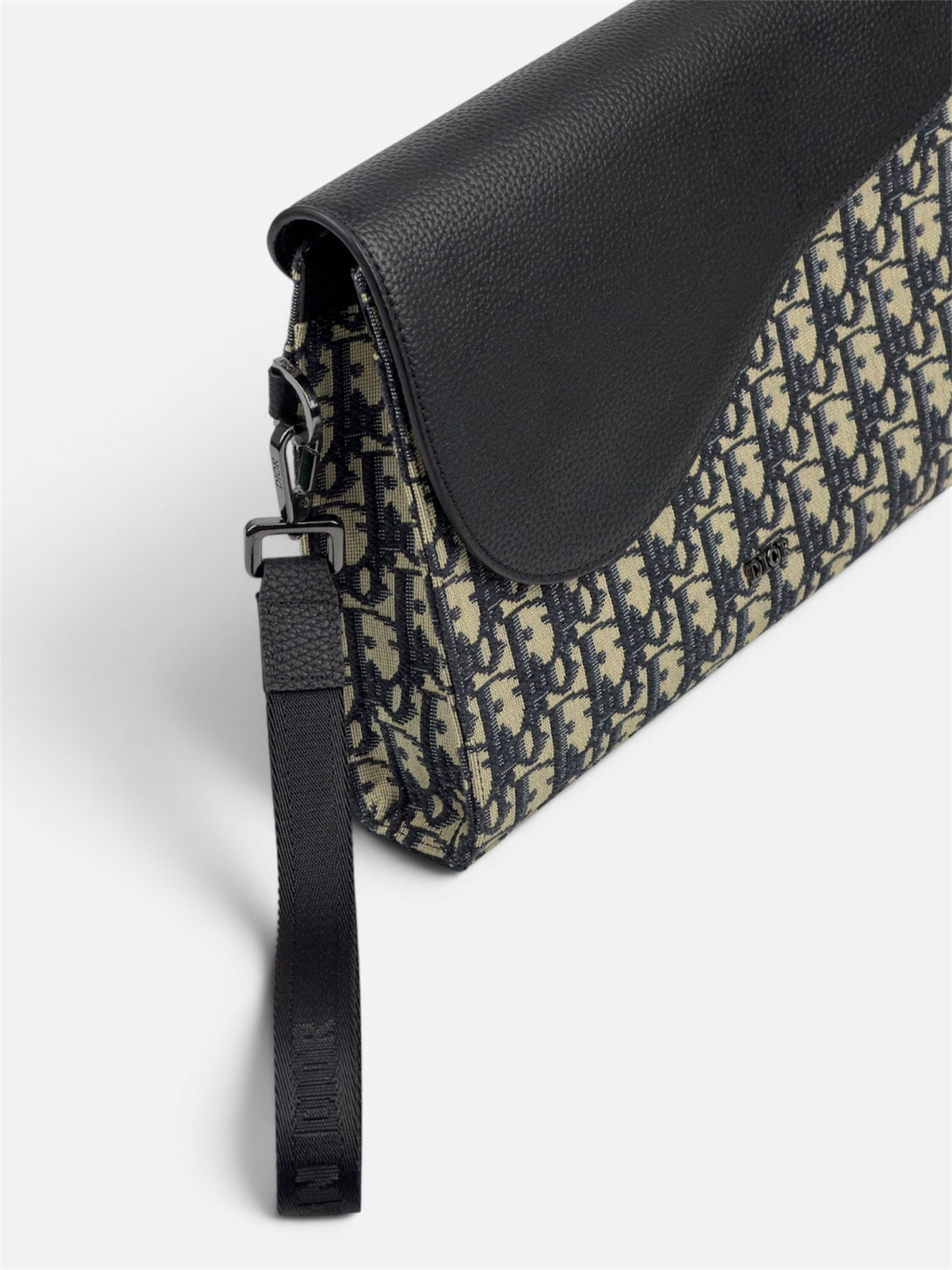 Monogram Pochette