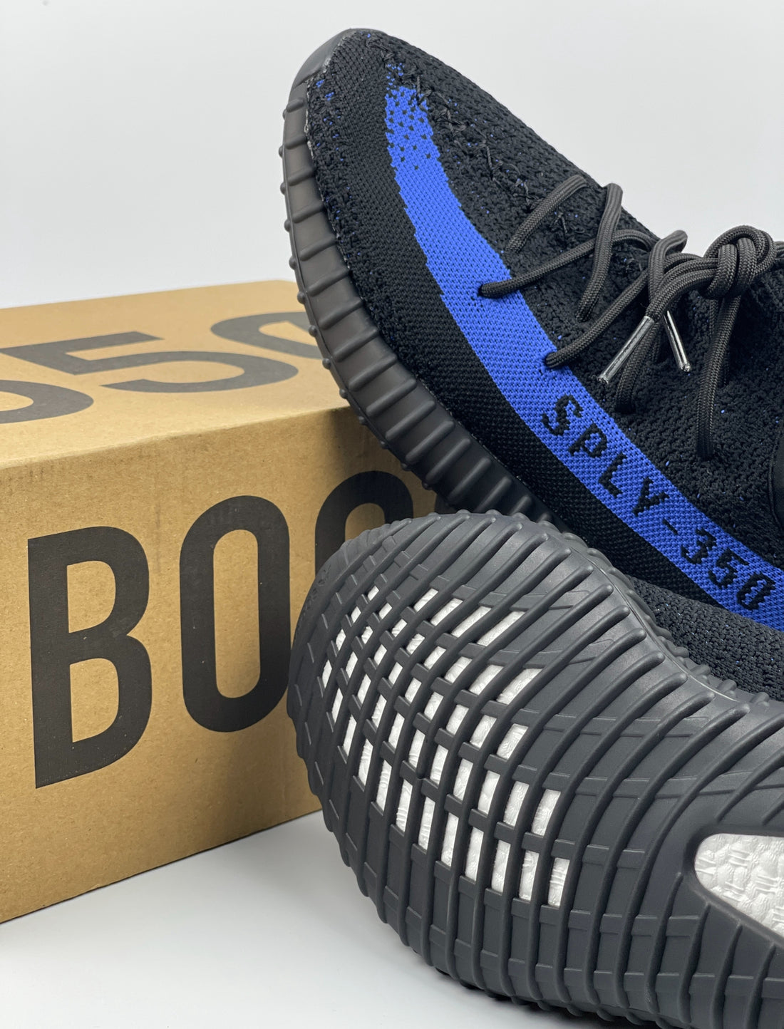 YEEZY 350 V2 DAZZLING BLUE DRIPLOCKER.BG