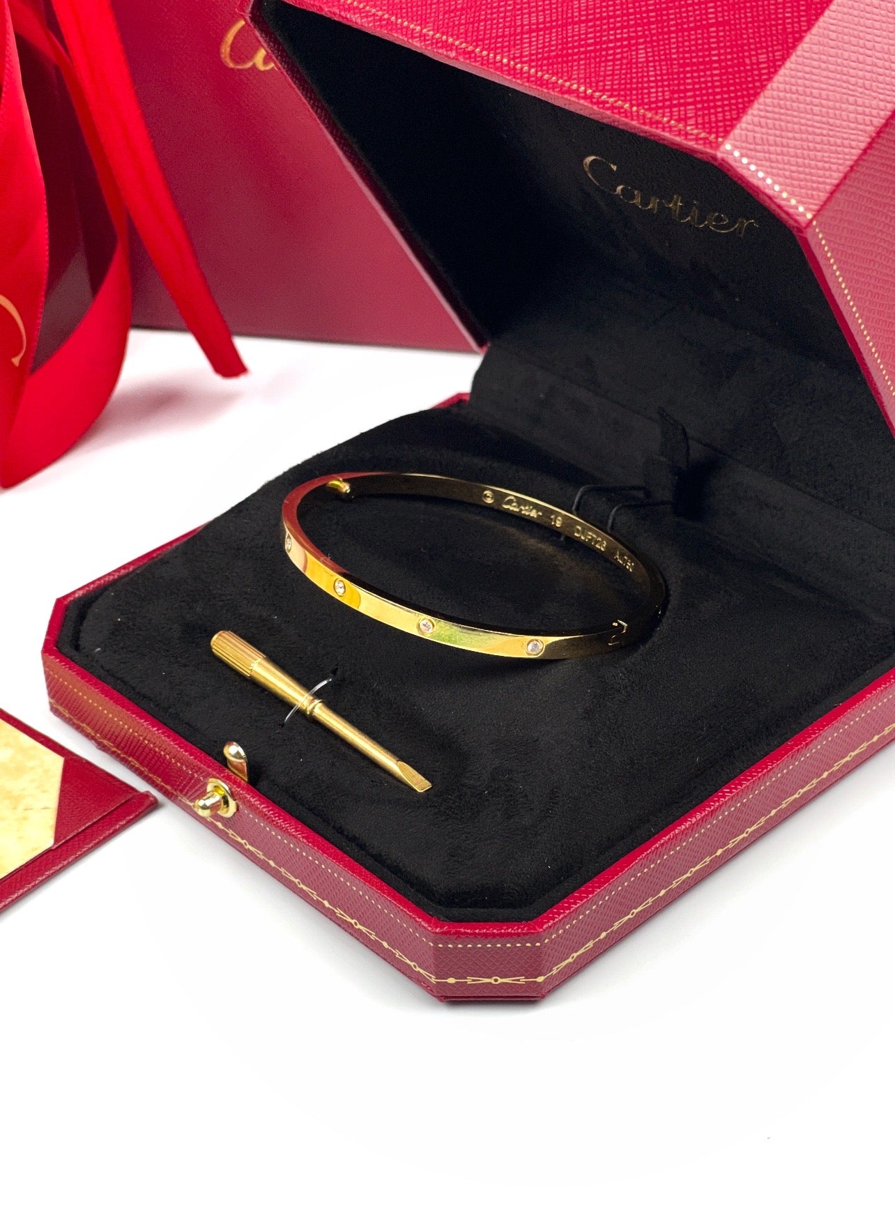 Cartier Love – тънка златна