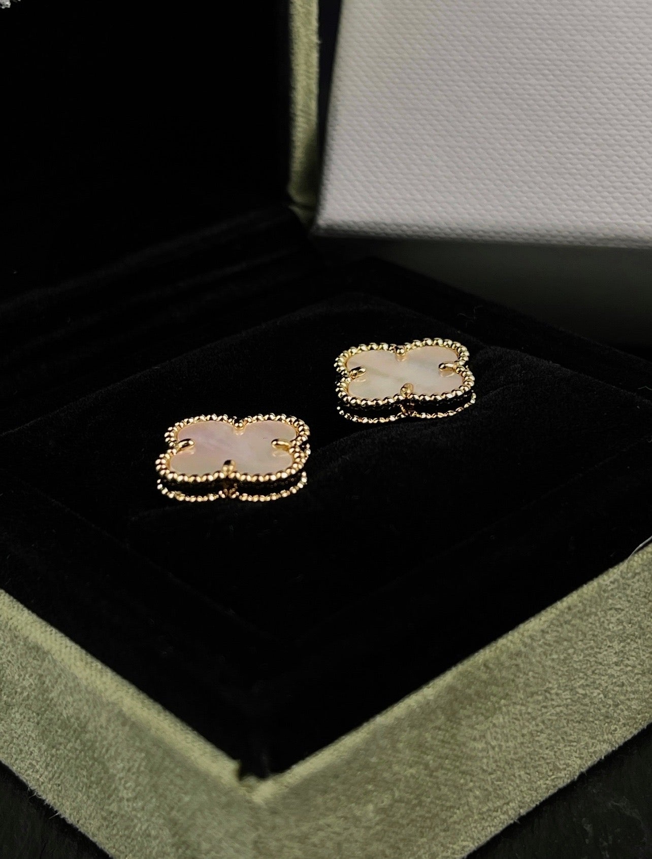 Обеци Van Cleef