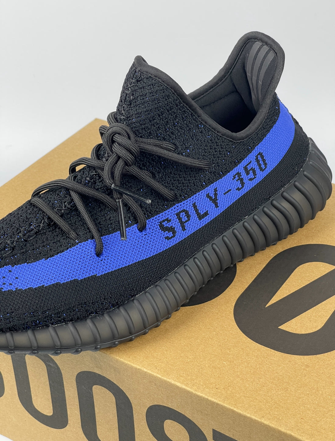 YEEZY 350 V2 DAZZLING BLUE DRIPLOCKER.BG