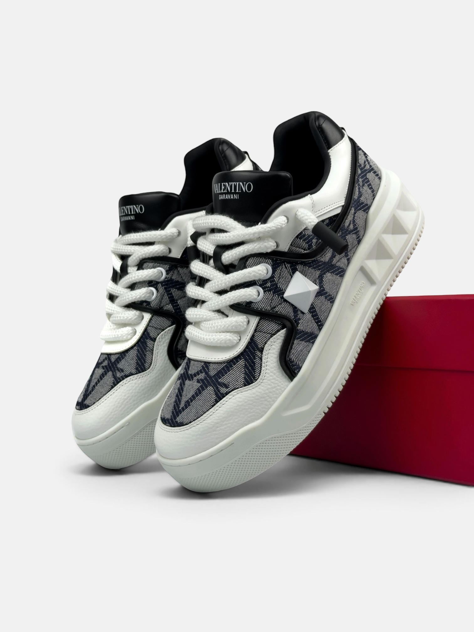 Valentino One Stud